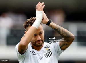 AFP__20260220__98DF4KE__v1__Mockup__FilesFblBraSantos-1536x1125-1-300x220 Beyond Football: Osimhen Eyes University Degree After Retirement